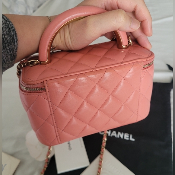 ❌SOLD❌Chanel Pink Small Vanity - Picture 13 of 15